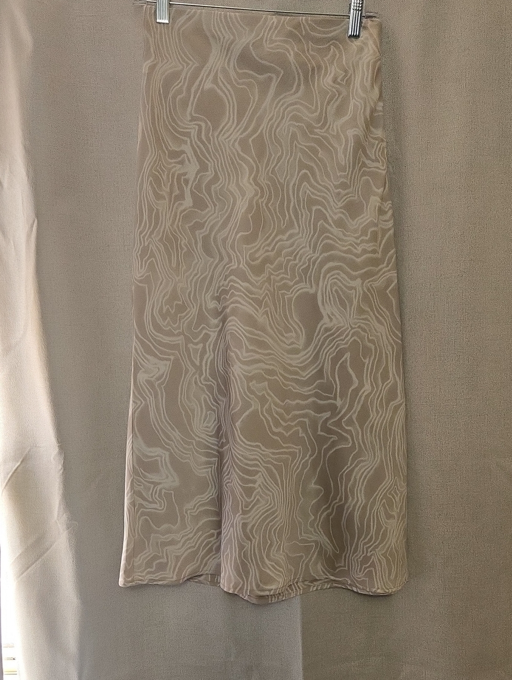 Forever 21 Beige Swirl Pattern Satin Midi Skirt